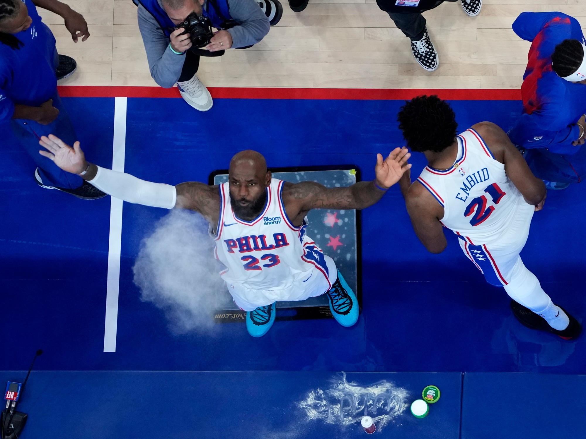 Las claves de la NBA que se viene: los Knicks y el peso de defender el título, LeBron James en los 76ers, la revancha de Wembanyama y Shai en busca de ser MVP por tercer año seguido