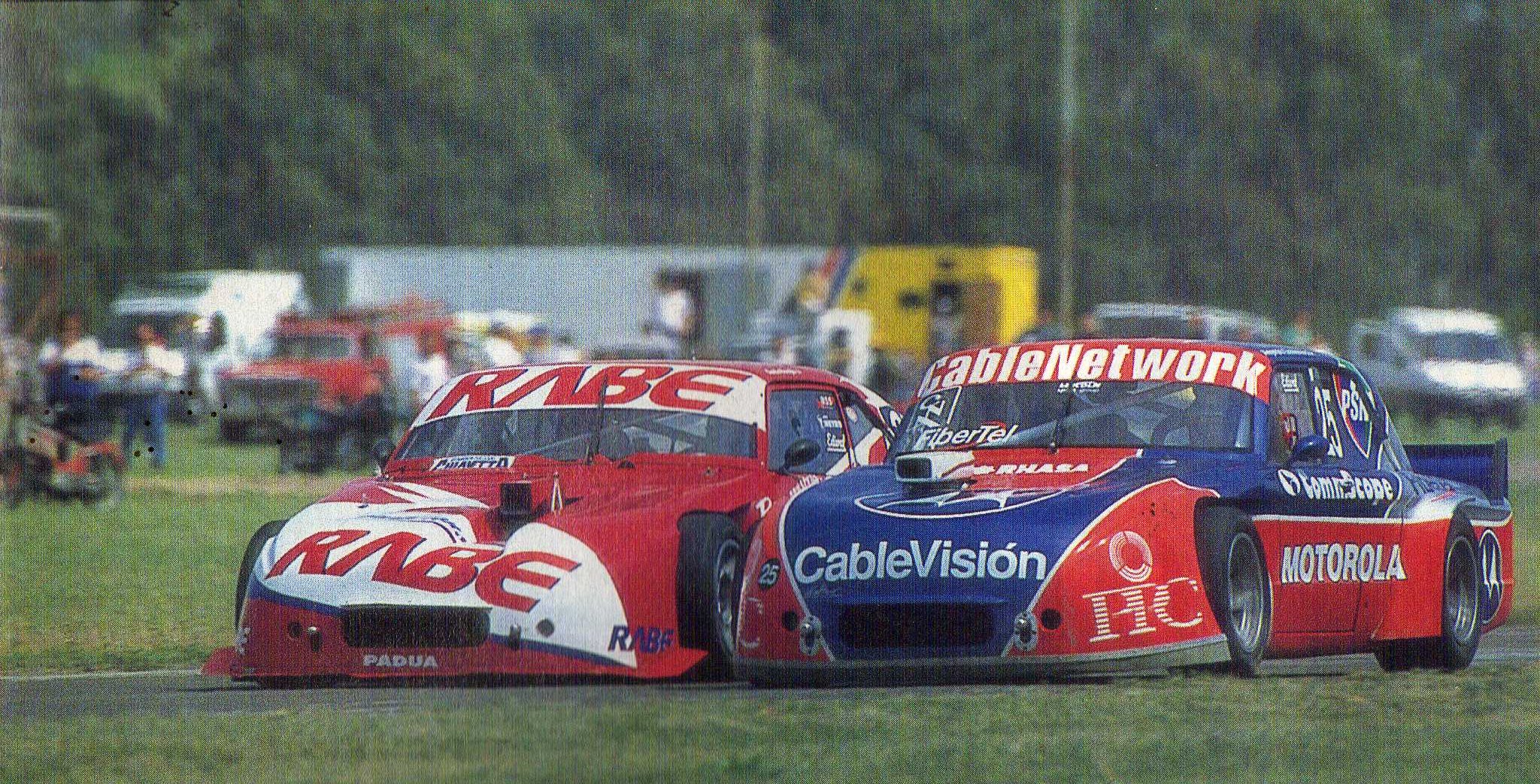 Peleando con Claudio Bisceglia en Río Cuarto en 2001 (Archivo Revista CORSA)