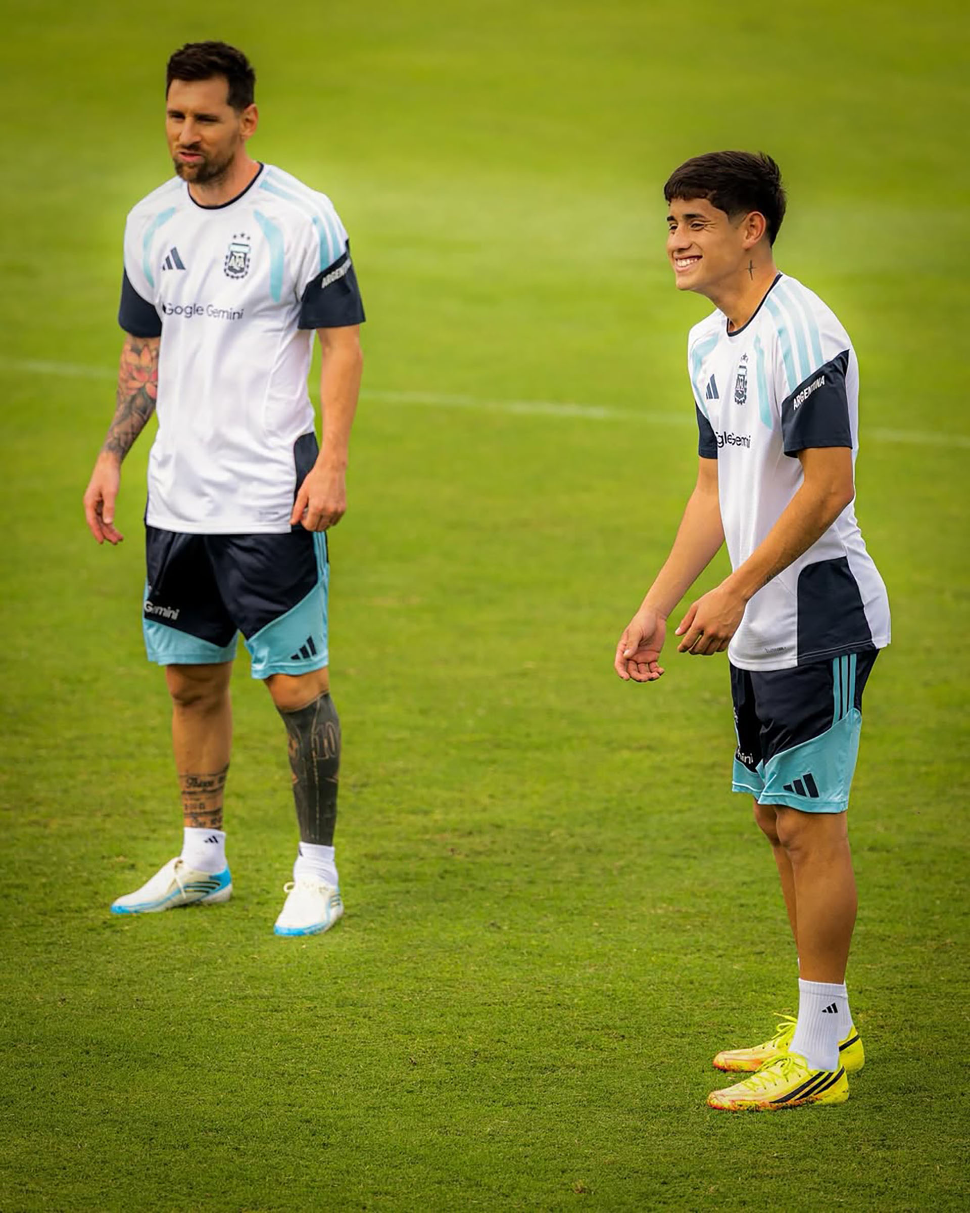 Tomás Aranda, con Messi, en el entrenamiento de la Selección