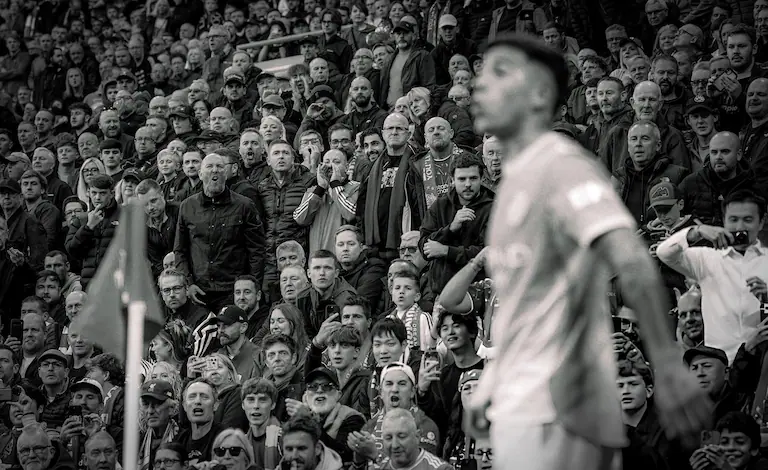 Inevitable... Enzo juega en Inglaterra, y el gol en la Copa del Mundo todavía está fresco: los "memoriosos" hinchas de Liverpool se lo hicieron sentir