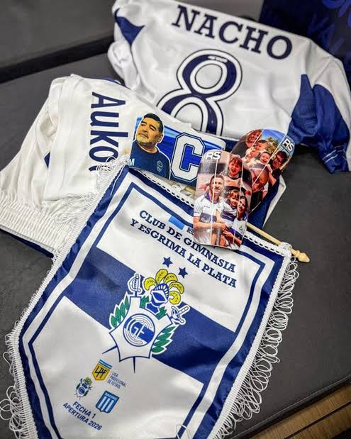 La imagen de Maradona en la cinta de capitán de Nacho Fernández en Gimnasia