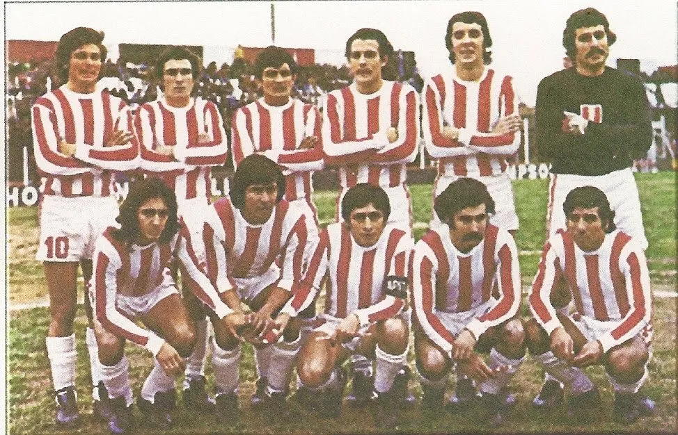 El dato: San Martín de Tucumán es el equipo que más aprovechó el Campeonato Nacional, clasificando a 16 de las 19 ediciones que se disputaron (84,21% de efectividad). Solo se ausentó en los años 1967, 1980 y 1984.En la foto, la formación del Regional 1974. Parados: Galván, Giusti, Corvalán, Torga, Pitarch y Traverso. Agachados: Sanseverino, Lizondo, Pereyra, Marangoni y Toledo.