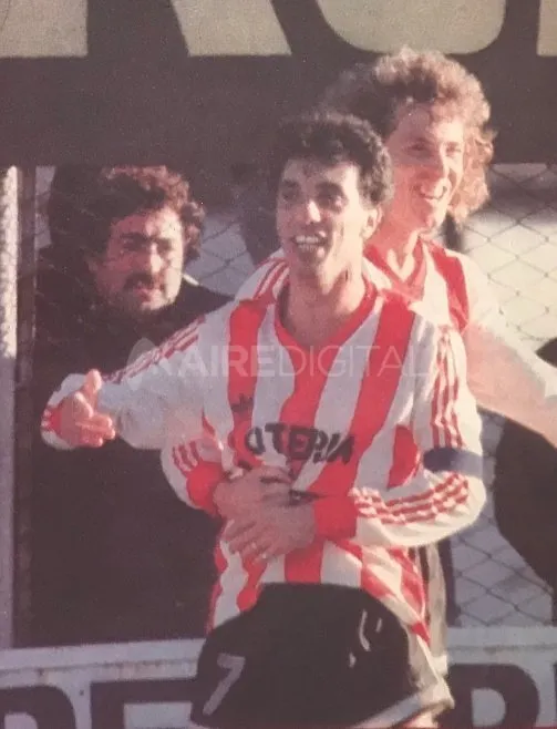 "Pepe" Castro junto al "Potro" Echaniz, en las semifinales del ascenso de 1989 / Archivo Andrés Yossen.