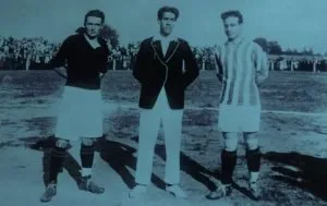 Los capitanes de Colón y Unión, previo a un clásico disputado en el año 1923. Fuente: Museo Santa Fe Ciudad.