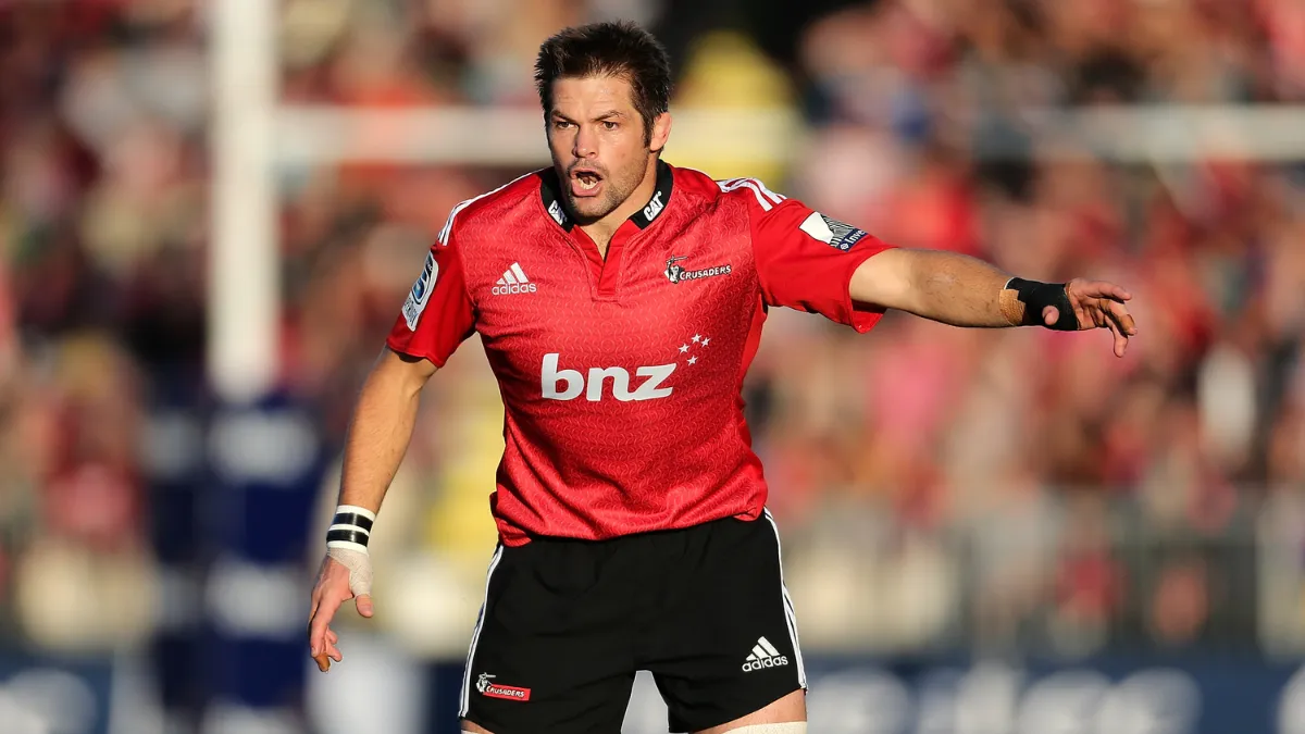 Richie McCaw también dejó su huella en los Crusaders, la franquicia neozelandesa con la que conquistó cuatro títulos del Super Rugby y se consolidó como uno de los grandes referentes de la historia del equipo.