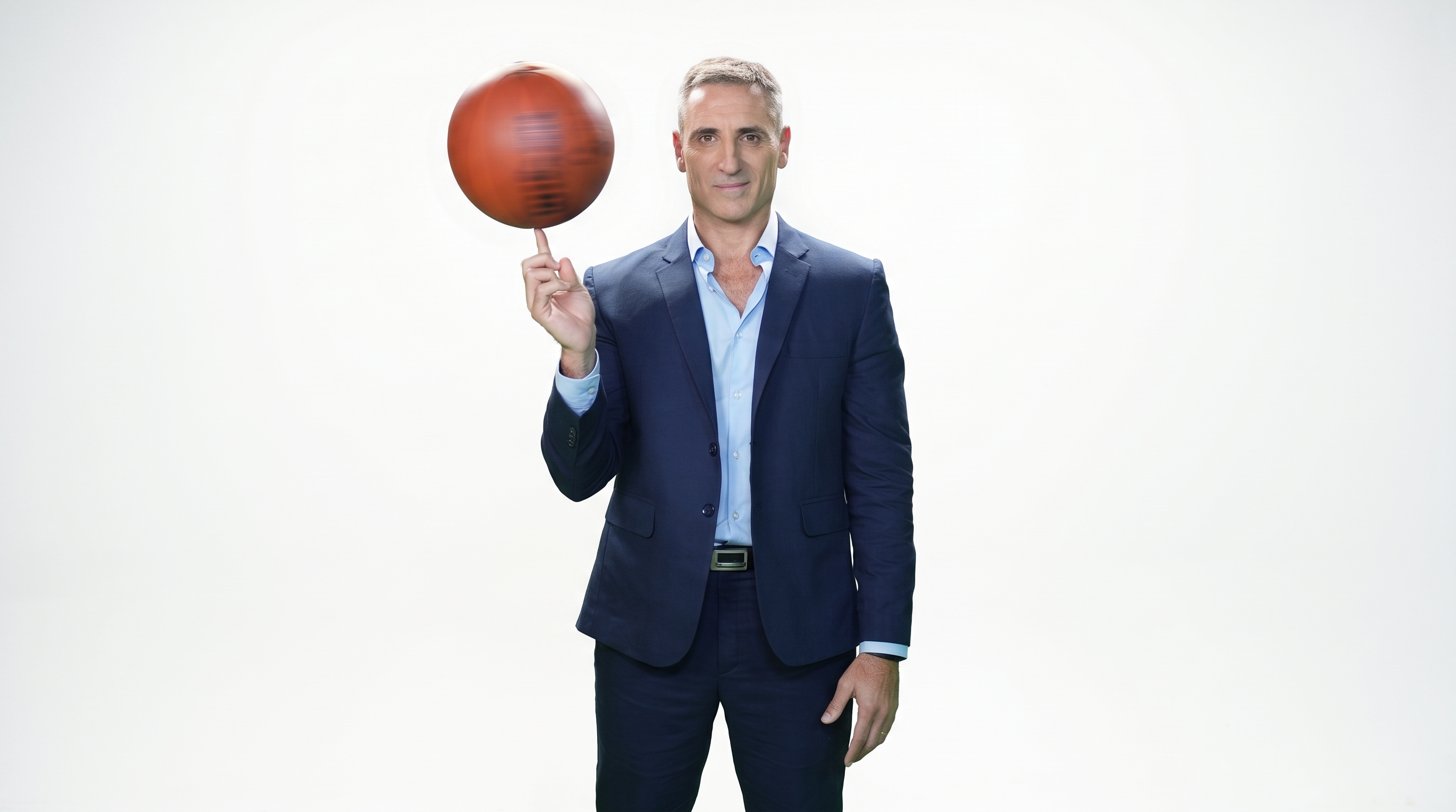 Alejandro Montecchia es uno de los comentaristas de la NBA para HBO Max y TNT Sports. El ex base de la Generación Dorada aportará su experiencia en las transmisiones