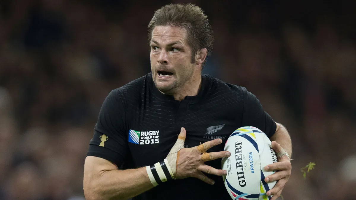 McCaw fue el capitán de los All Blacks durante una era dorada del rugby mundial. Con liderazgo, sacrificio y carácter, condujo a Nueva Zelanda a conquistar dos Mundiales consecutivos, en 2011 y 2015.
