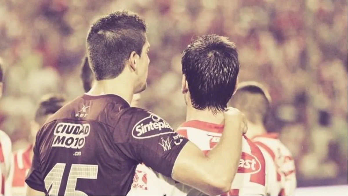 Diego Barisone y Santiago Zurbriggen, en un Unión - Lanús del año 2015.