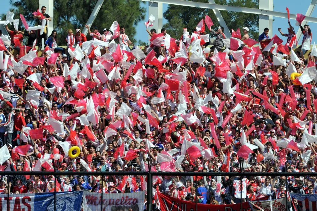 Los hinchas de Unión en el Estadio Brigadier López, el 28 de agosto de 2011. Foto: Jano Colcerniani