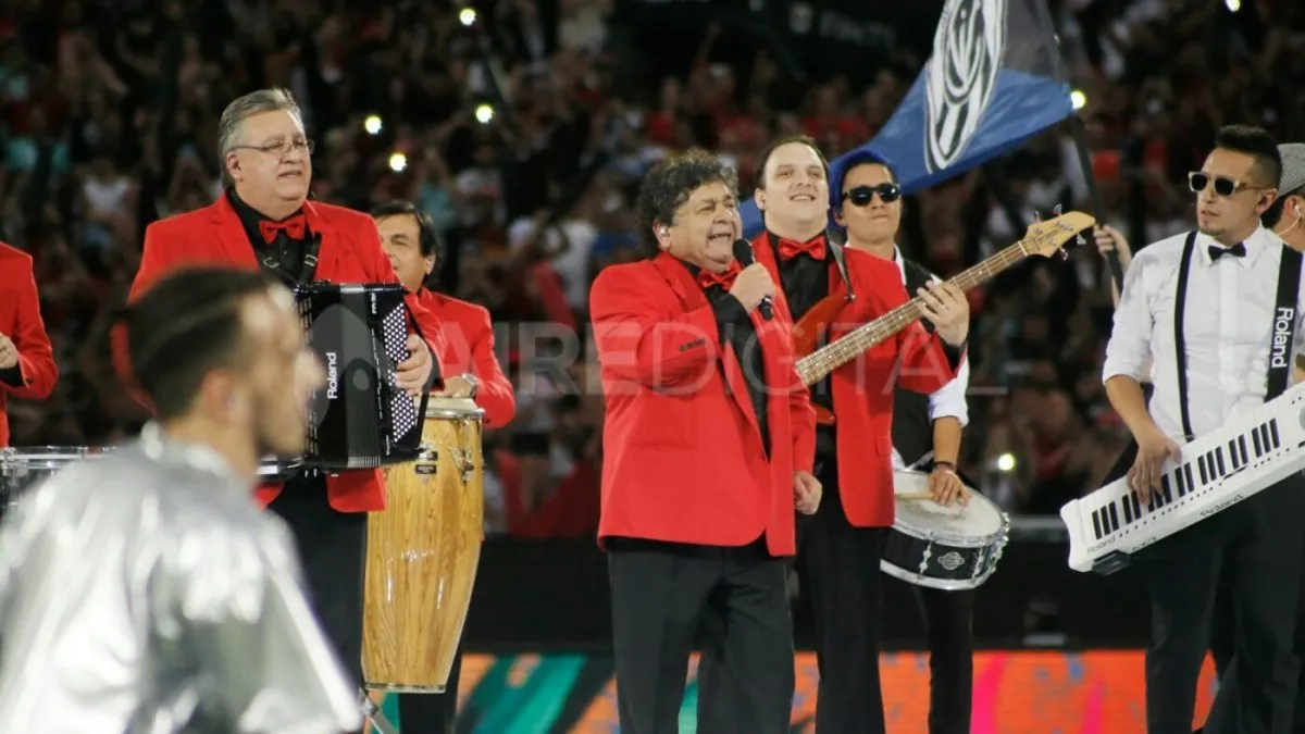 Los Palmeras hicieron vibrar a todo el mundo con su canción Soy Sabalero. Clubes e hinchas de todo el mundo repitieron los acordes de uno de las canciones icónicas de Colón. Foto: Maiquel Torcatt / Aire Digital.