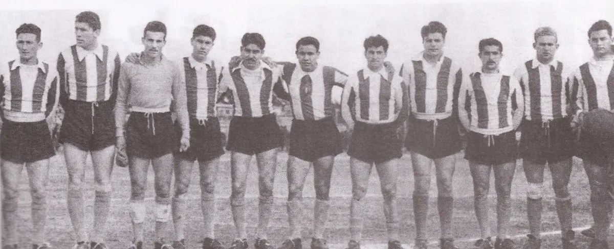 Equipo del año 1955, que logró el subcampeonato de Primera B. En aquellas épocas solo los campeones ascendían.