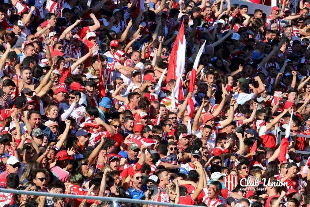 La gloriosa hinchada tatengue, que 113 años después, sigue firme como el primer día.
