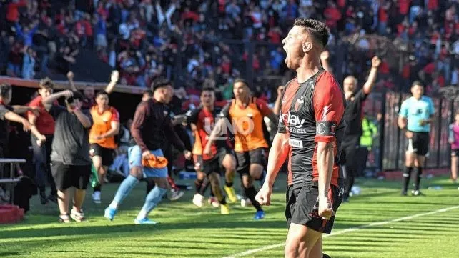 Federico Lértora fue clave en el último triunfo como local de Colón, ante Estudiantes de Buenos Aires.