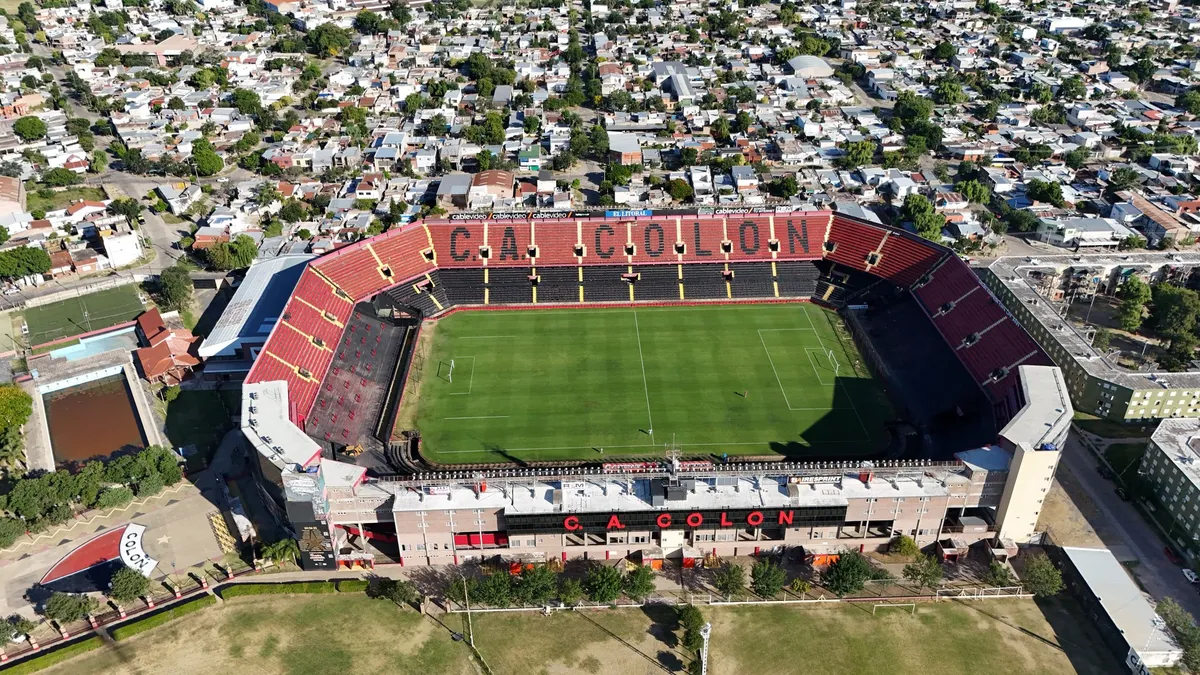 Demoraron a siete hinchas en la previa de Colón vs Almirante Brown y no pudieron ingresaal estadio Brigadier López.