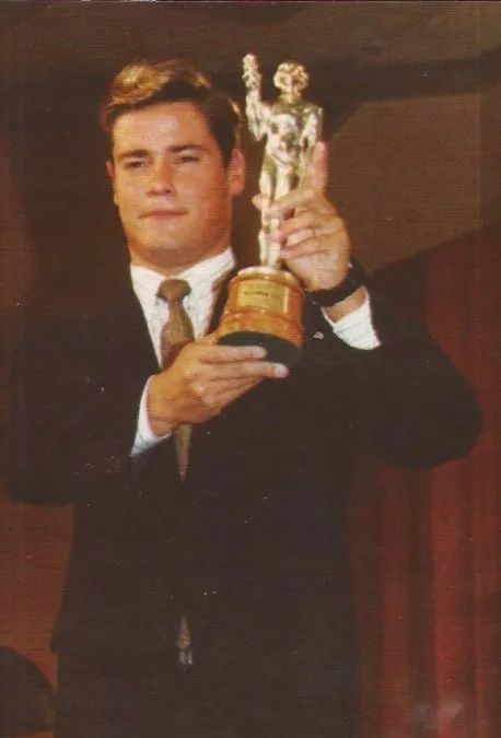 Diego Degano, uno de los símbolos de la natación tatengue. En la foto, la obtención del Olimpia de Oro 1992.