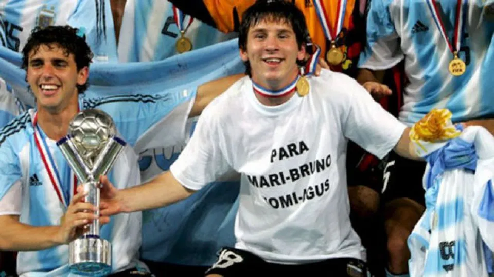 Lionel Messi fue botín y balón de oro en aquella Copa Mundial Sub-20. "Pancho" Ferraro recién le da la titularidad en medio del mundial.