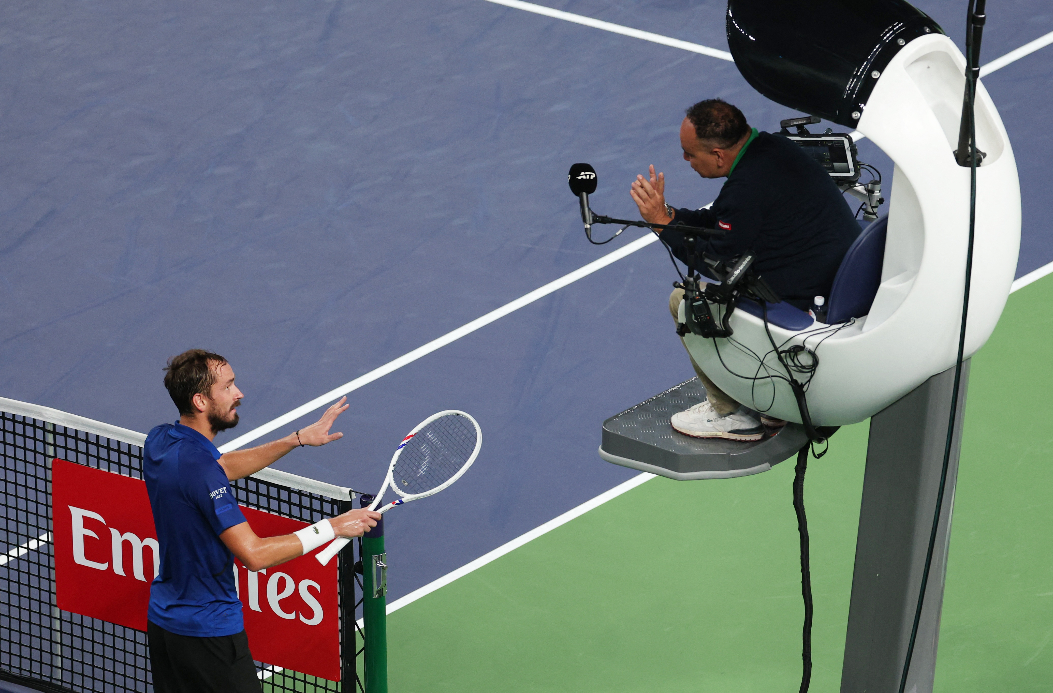 La tensa discusión entre Medvedev y el umpire en Shanghai (REUTERS/Go Nakamura)