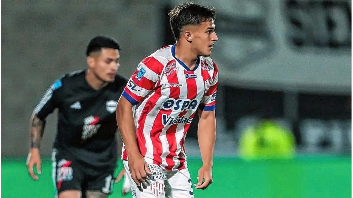 Mateo Peresutti se destacó en su debut como titular con la camiseta de Unión.