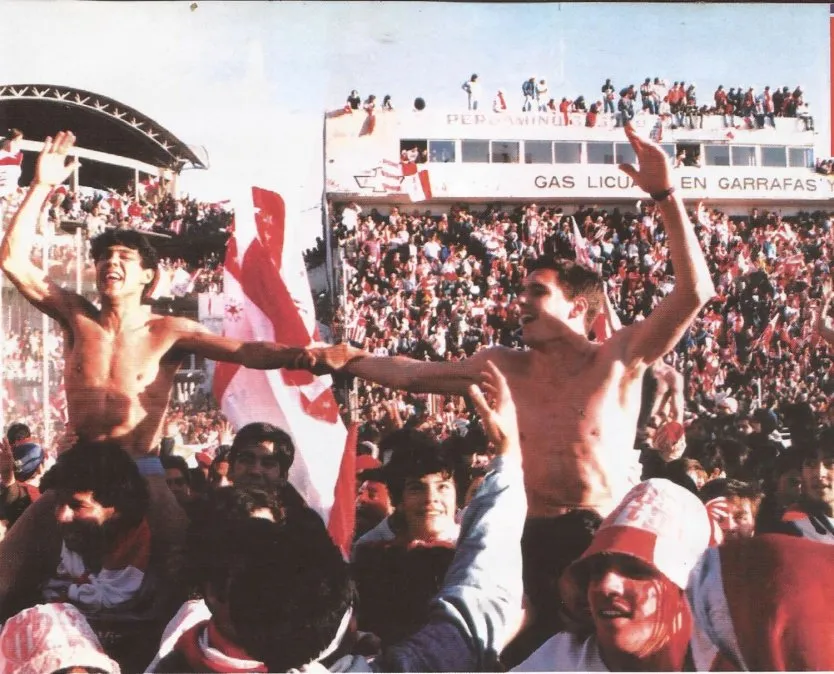 Más imágenes del ascenso de Unión en 1996, junto a su gente.