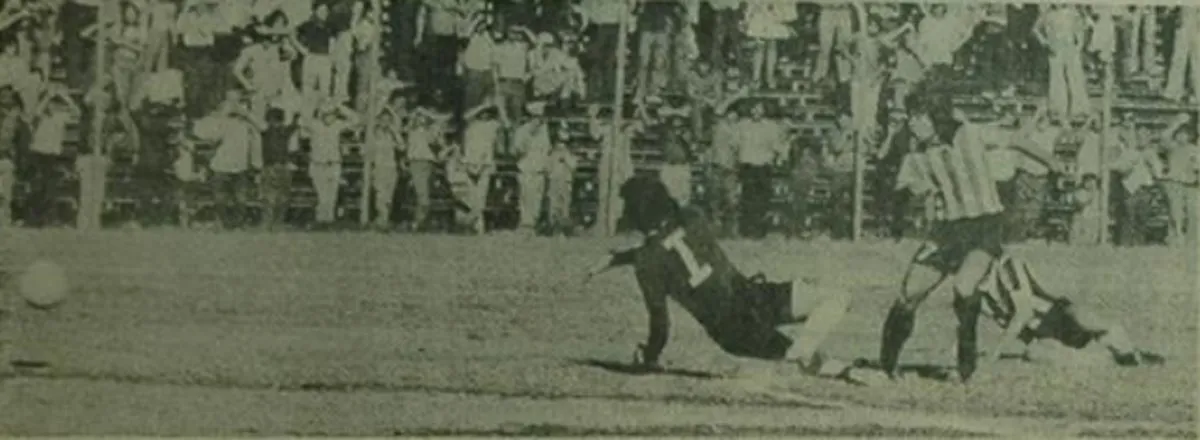 El gol de Hilario Bravi a Estudiantes de Caseros en Campana, para ascender a Primera División. 14 de diciembre de 1974.