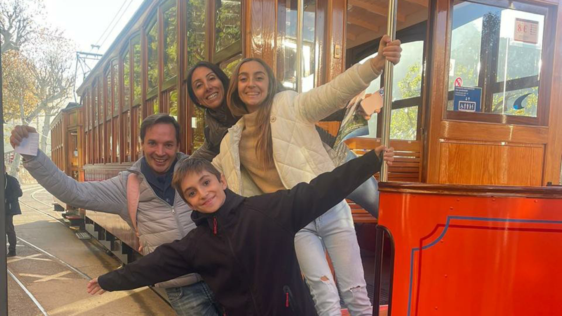 Juan Manuel, Eulogia, Juani e Isabella, la familia que construyeron y que mantiene vivo el recuerdo del papá (Crédito: familia Carnevale)