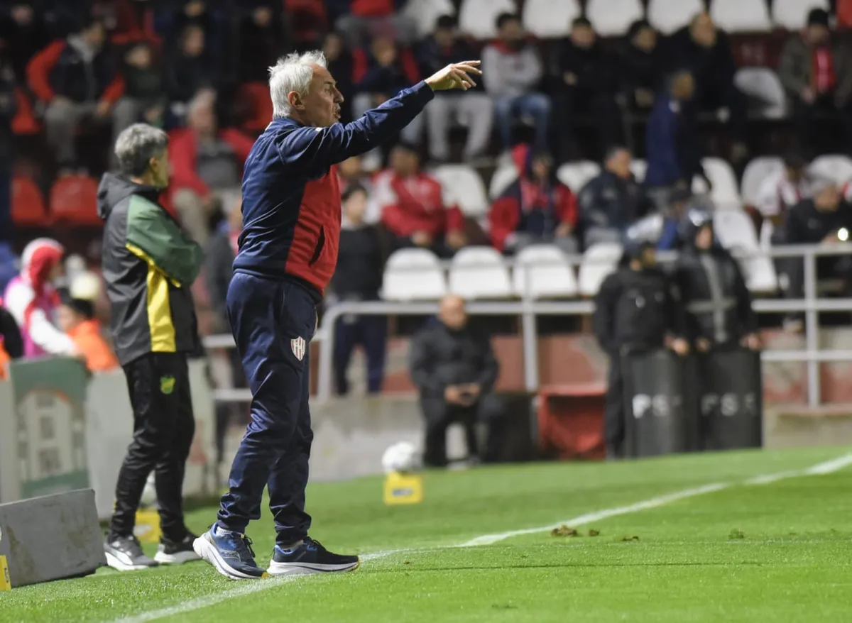 Leonardo Madelón quedó en el centro de la tormenta tras la cuarta derrota consecutiva de Unión.