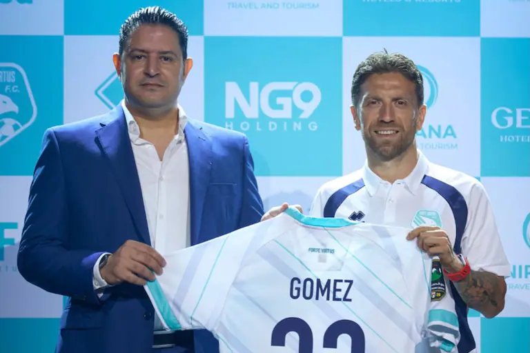 Papu Gómez fue presentado como nuevo jugador de Forte Virtus hace menos de una semana