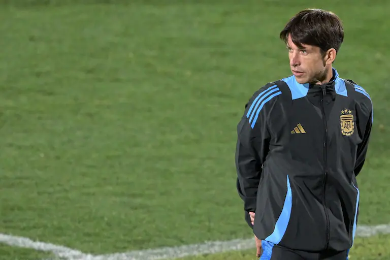 Diego Placente, uno de los candidatos para sumarse al cuerpo técnico de Lionel Scaloni si es que Walter Samuel decide alejarse
