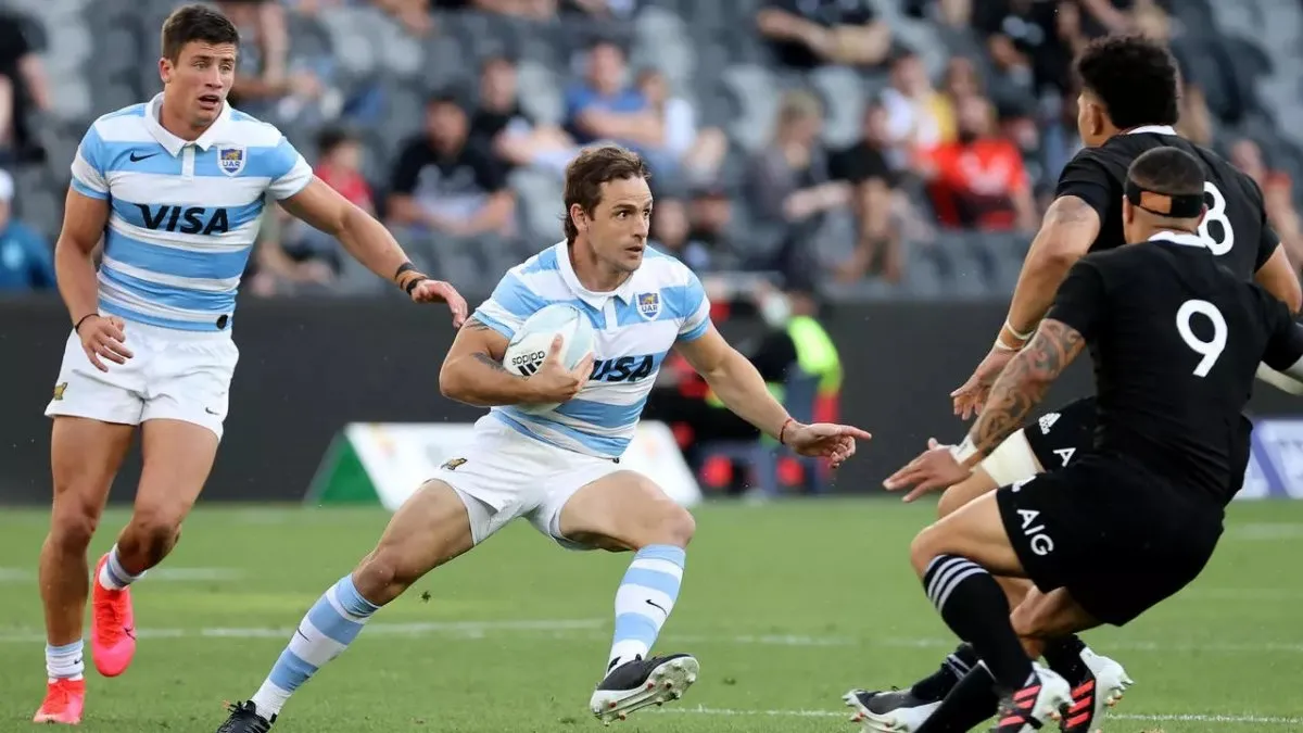 Nicolás Sánchez hizo historia ante los All Blacks en 2020: anotó los 25 puntos de Los Pumas en el triunfo por 25-15 y emuló la hazaña de Hugo Porta, quien había marcado los 21 tantos argentinos en el empate de 1985.