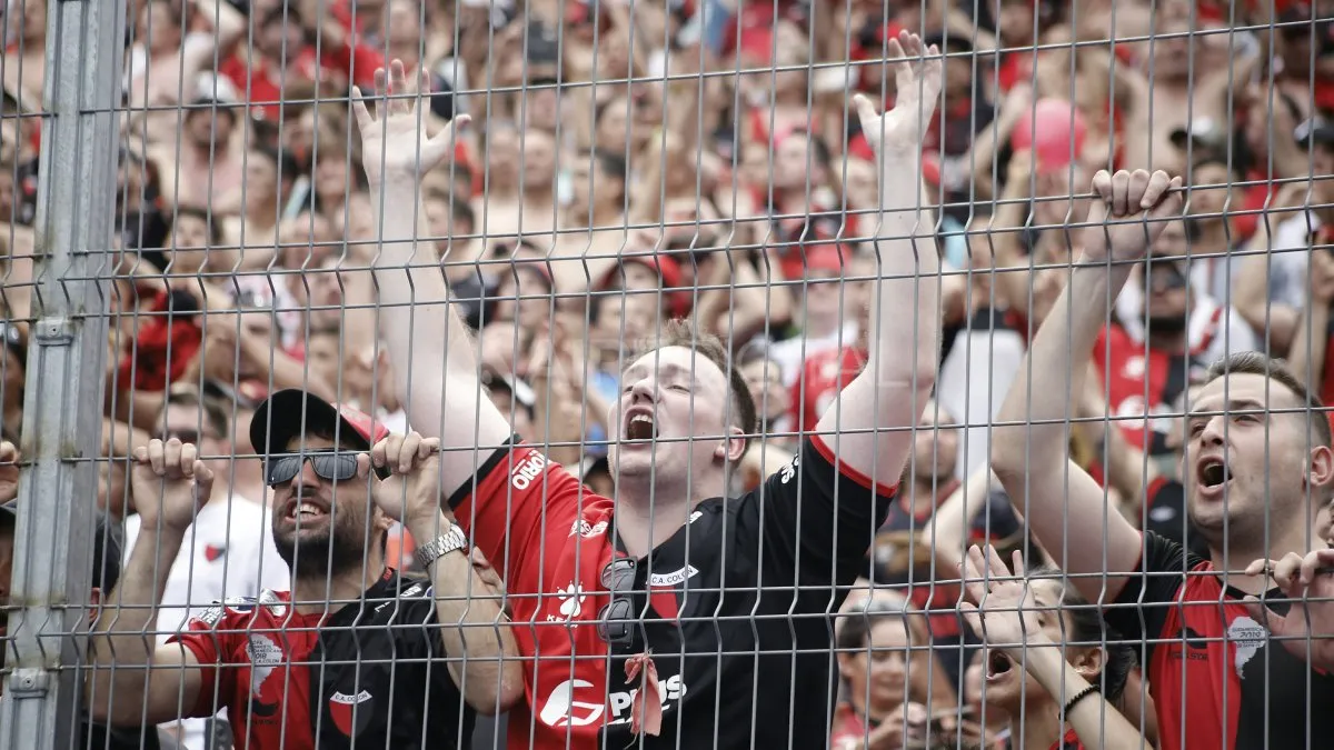 Los hinchas sabaleros, en la final de la Sudamericana en Asunción.