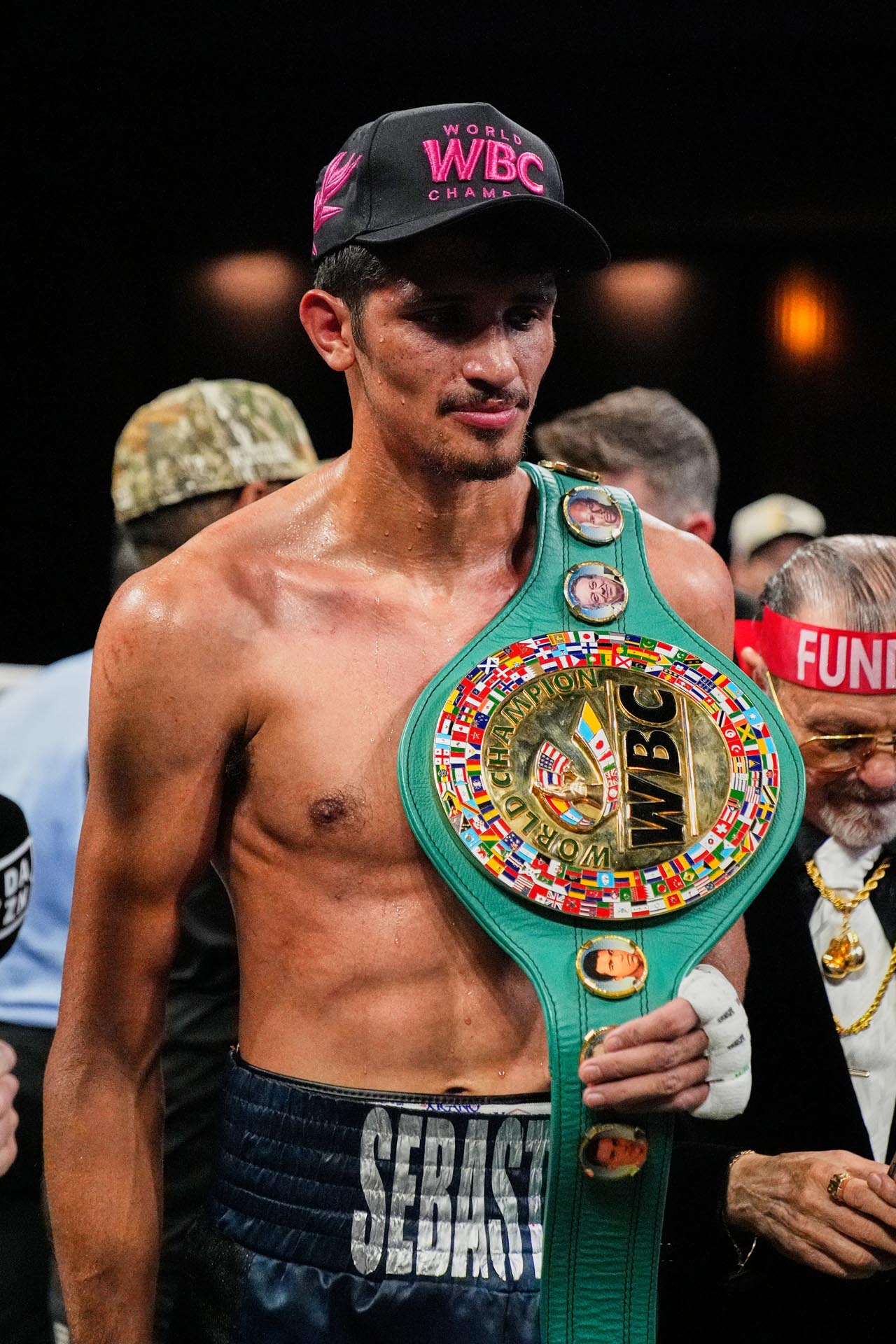 Fundora retuvo el título de campeón (AP)