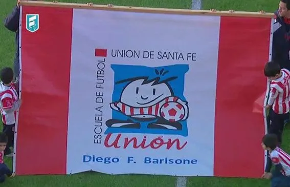 La Escuelita de Fútbol del Club Atlético Unión, lleva el nombre de "Diego Barisone", en homenaje al jugador tatengue.