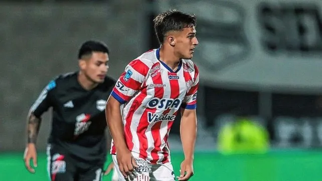 Mateo Peresutti debutó como titular y fue uno de los mejores de Unión en el empate ante Riestra.