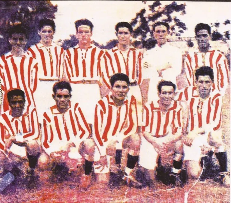 Equipo de Unión en el año 1923. Jugaba de local en la cancha que alquilaba por 30 pesos de la época en donde actualmente se emplaza la FCJS.