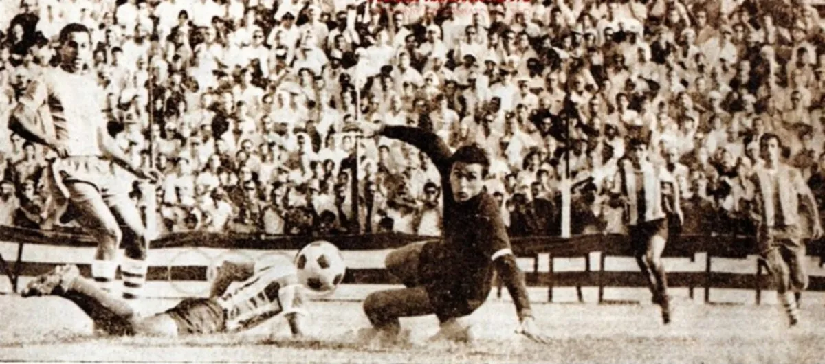 El Fantasma Ruiz conviritó el primer gol de Unión en la máxima categoría, el 5 de marzo ante Banfield. Año 1967.