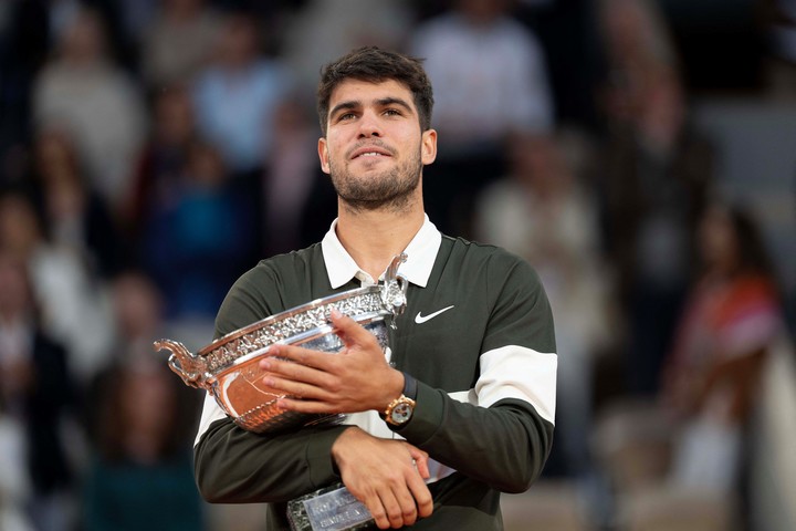 El buzo negro y blanco con estilo rugbístico con el que levantó el trofeo de Roland Garros el año pasado. Foto Susan Mullane-Imagn Images