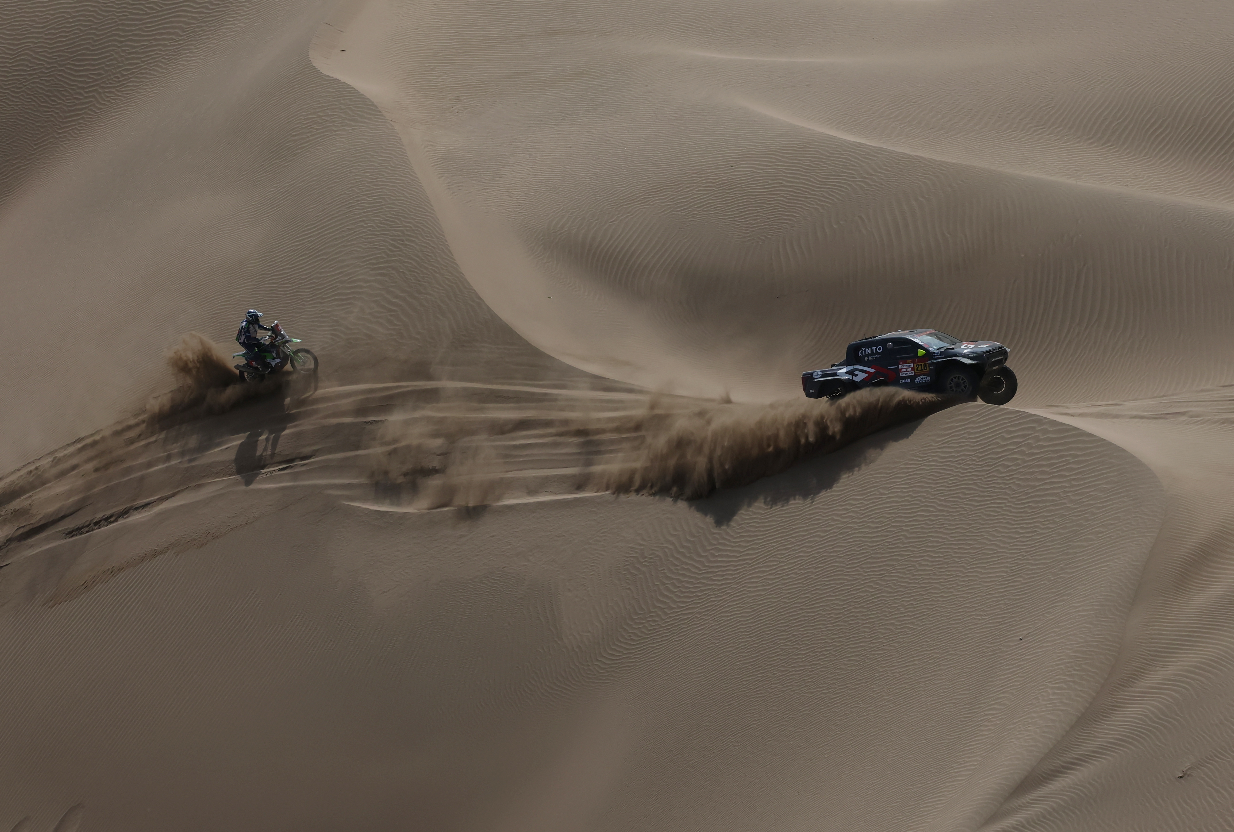 Los vehículos del Rally Dakar volverán a arena africana luego de dos décadas (REUTERS/Stephane Mahe)