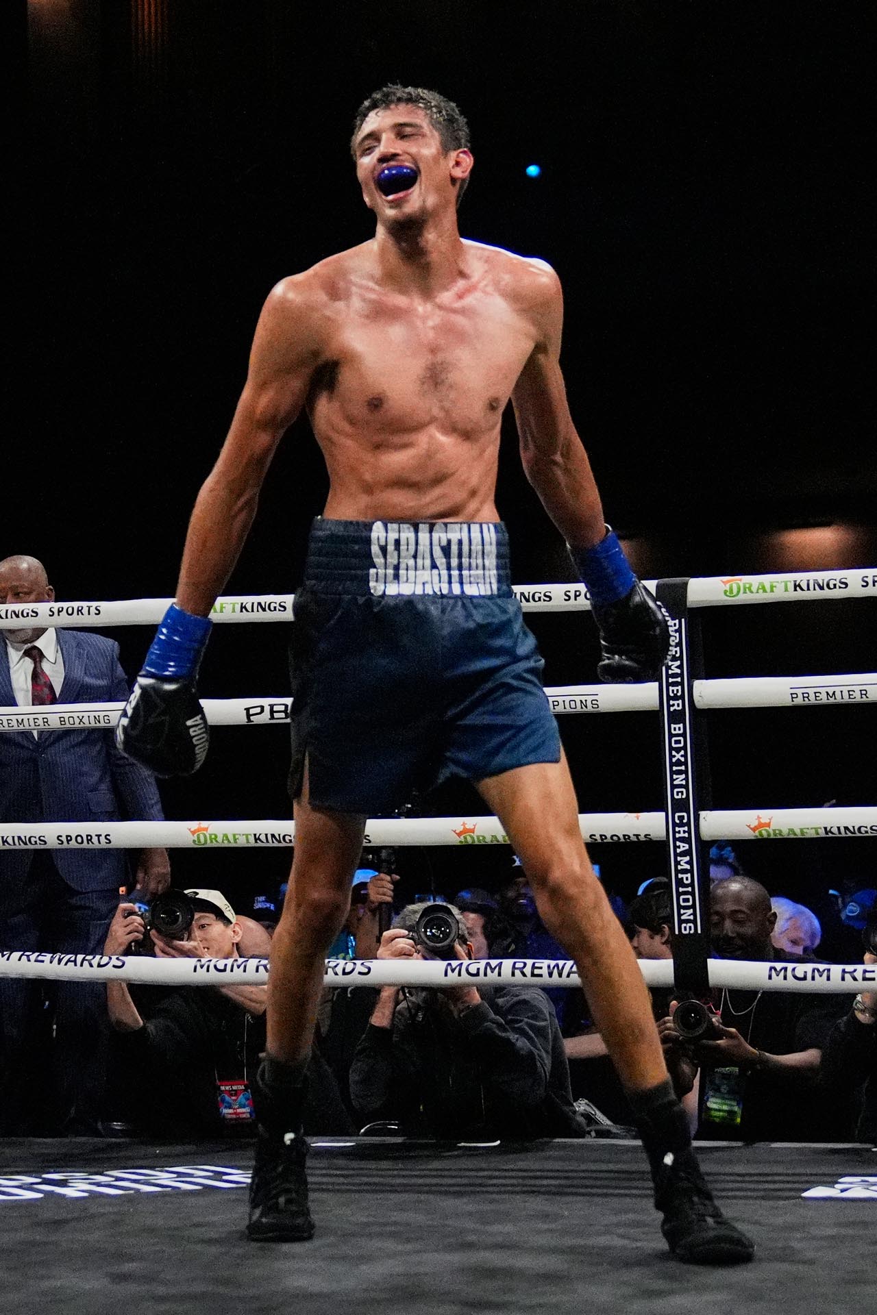 Fundora se impuso en el último round del combate (AP)