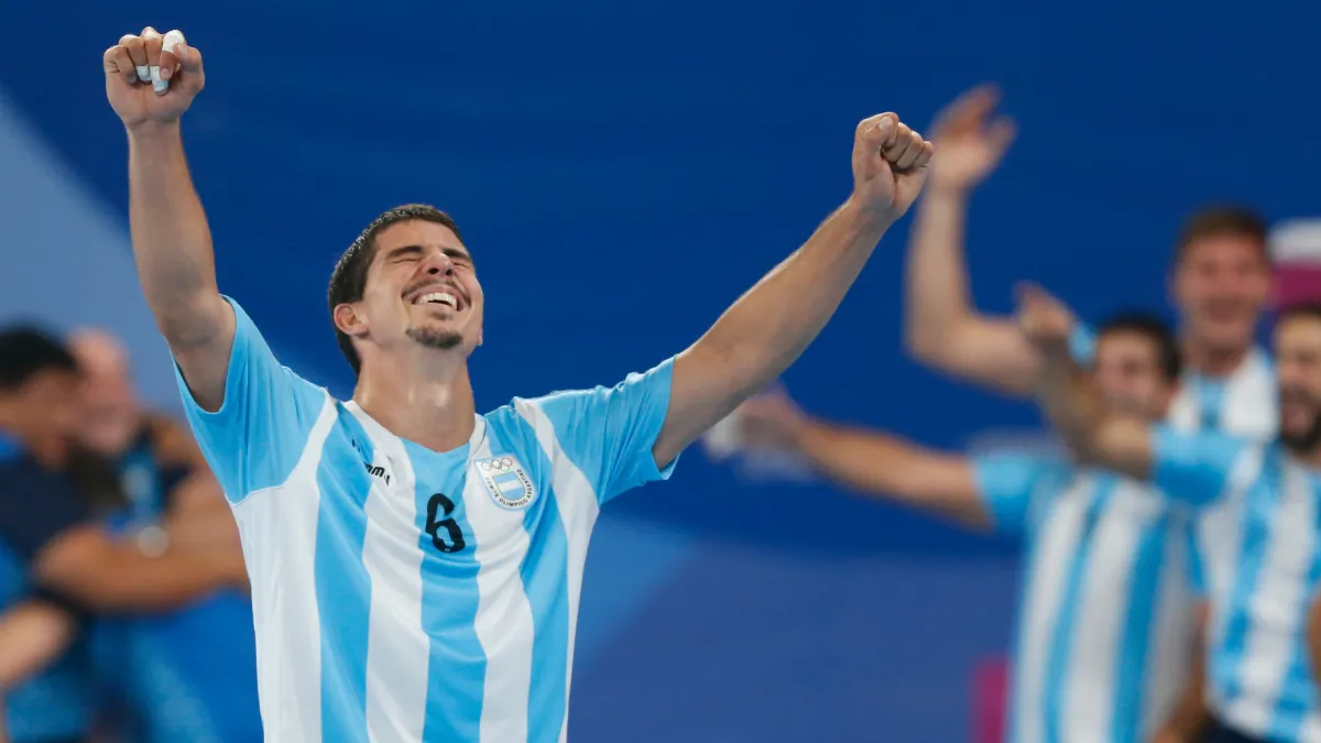 Simonet fue una de las grandes figuras de Los Gladiadores y representó a la Argentina en tres ediciones de los Juegos Olímpicos: Londres 2012, Tokio 2020 y París 2024.