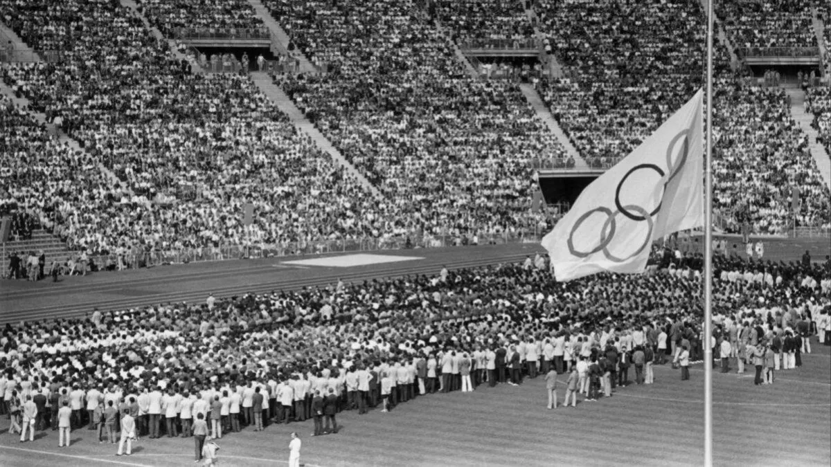 Los Juegos Olímpicos cesaron durante 34 horas, con un acto en el Estadio Olímpico -foto-. Luego, continuaron como si nada hubiera pasado.